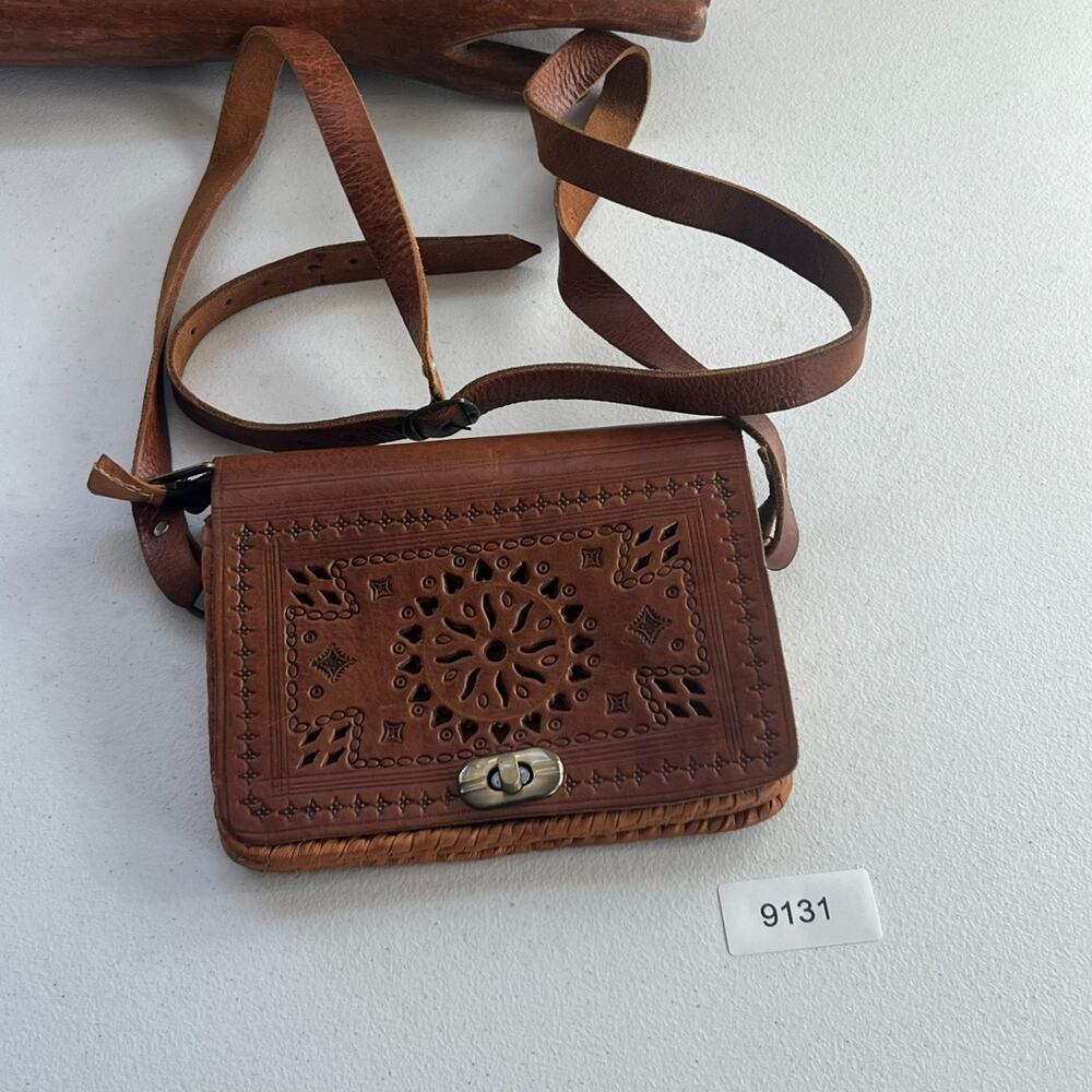 Handcrafted Leather Adjustable Shoulder Bag Tooled Floral Patterns - Picture 13 of 14